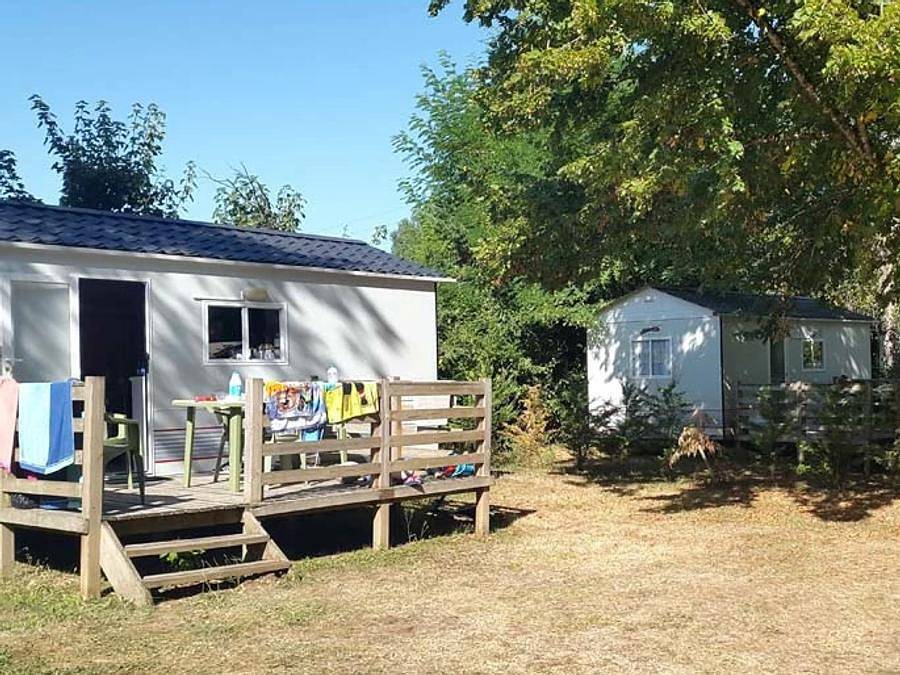 Camping Les Rives du Céou - Mobilhome 4 personnes - bambi mobil homes 4 personnes, sans sanitaires in Saint-Chamarand, Quercy