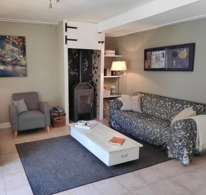 Location de vacances pour 4 personnes, avec vue et jardin ainsi que sauna et piscine, animaux acceptés à Égliseneuve-d'Entraigues - 3