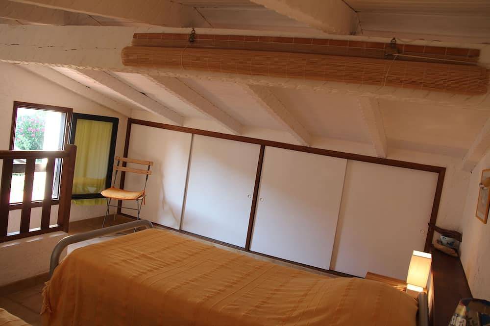 Appartement entier, Accès direct plage à 200m, Superbe appartement, 4 à 6 pers. in Tiuccia, Calcatoggio