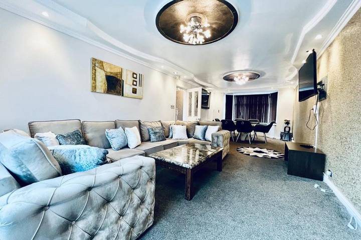 Location de vacances pour 13 personnes, avec jardin à Bury