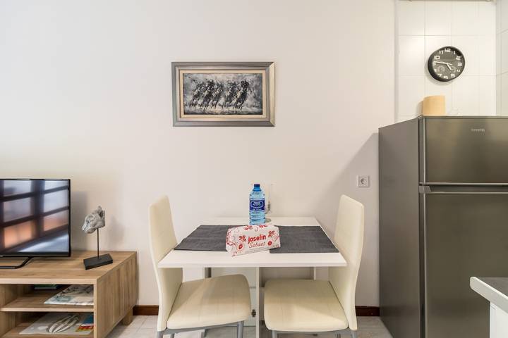Entire apartment, Apartment 'La Ribera' with Mountain Views, Shared Pool, and Wi-Fi in Suances, Cantabrian Coast