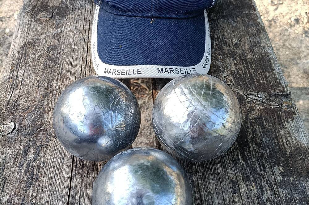 Villa Du Soleil, ready for pétanque in Les Pennes-Mirabeau, Aix-en-Provence region