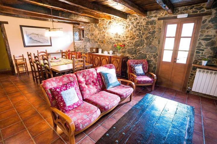 Chalet para 11 personas, con terraza y jardín además de vistas y piscina en Osona - 4