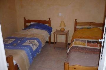 Gîte pour 4 personnes, avec jacuzzi ainsi que terrasse et jardin dans 