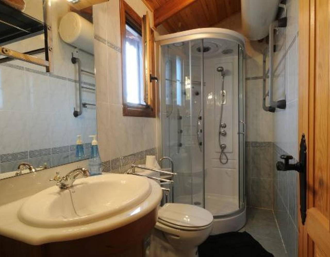 Vacation house for 2 people with yard in Hernansancho, Ávila Region