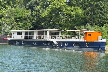 Péniche pour 8 personnes, avec terrasse à Paris