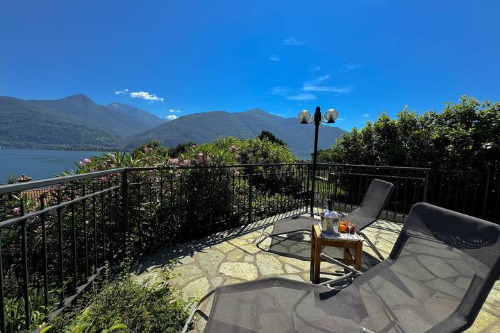 Ferienhaus für 6 Personen, mit Terrasse und Seeblick in Santa Maria Rezzonico