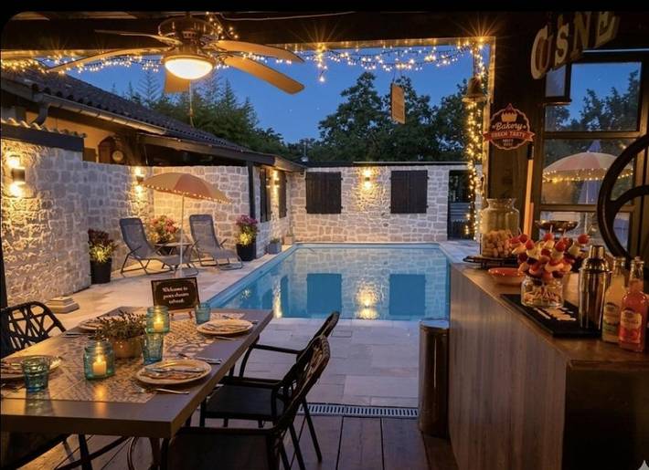 Parc de vacances pour 6 personnes, avec terrasse et vue ainsi que jardin et piscine, animaux acceptés à Montfermier