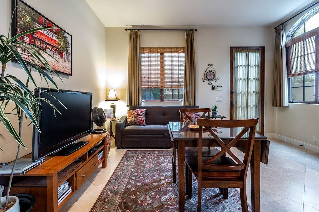 Ganze Wohnung, Charmant, elegant, Luxus, zu Fuß zum Moonlight Beach & Downtown in Encinitas, San Diego County