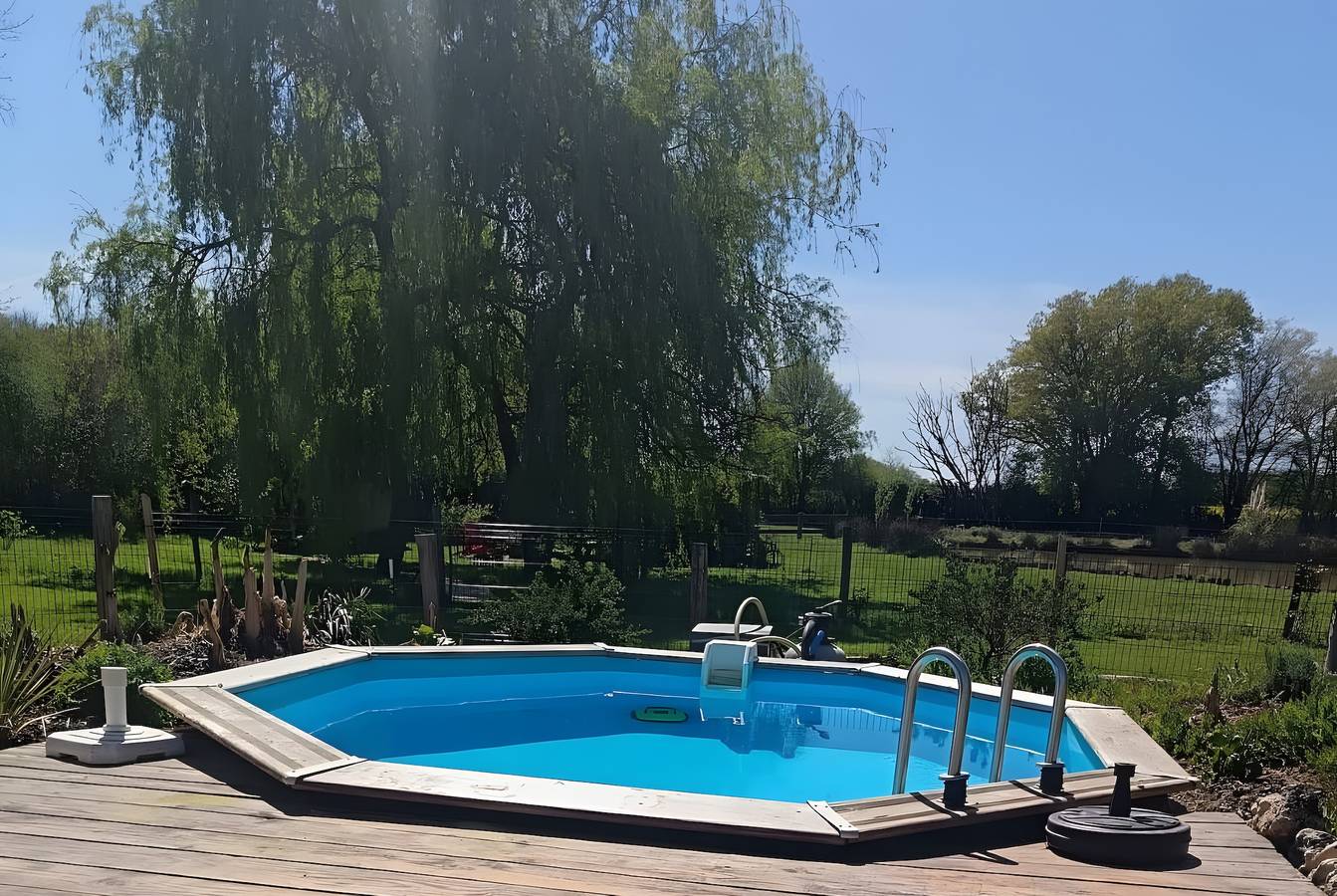 Maison de campagne 'La Zibetterie' avec piscine privée, terrasse et Wi-Fi in Saint-Privé, Région d'Auxerre