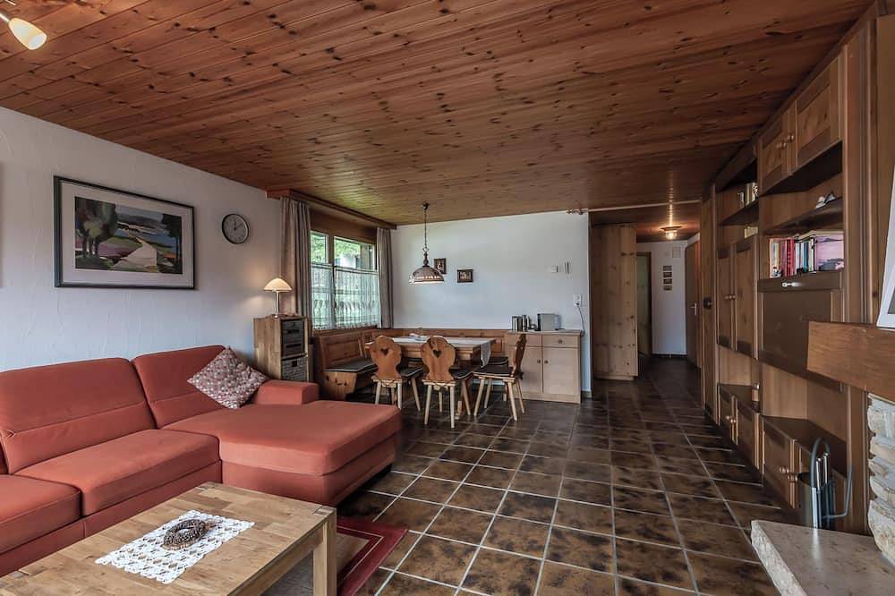 Ganze Wohnung, Casa Hirundella, (Trin Mulin). 2.5 Zimmerwohnung in Trin Mulin, Trin