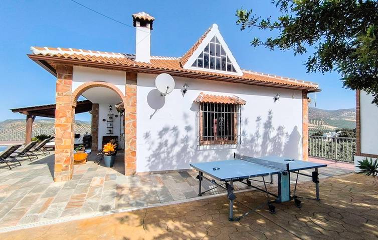 Apartamento de 120 m2 con aire acondicionado, terraza, piscina y barbacoa in Iznájar, Sierras Subbéticas