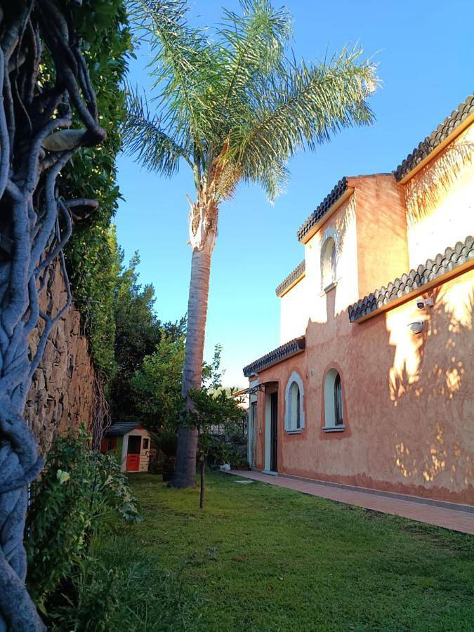 Chambre d’hôte pour 3 personnes, avec Terrasse ainsi que Jardin et Vue à Budoni - 2
