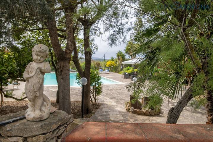 Holiday apartment for 10 people, with hot tub and garden as well as pool - 1