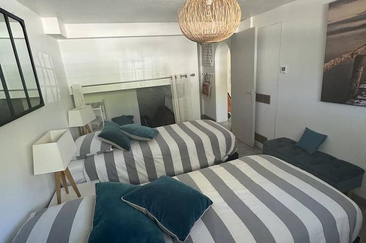 Location de vacances pour 4 personnes, avec jardin ainsi que piscine et terrasse à Roquefort-les-Pins - 3