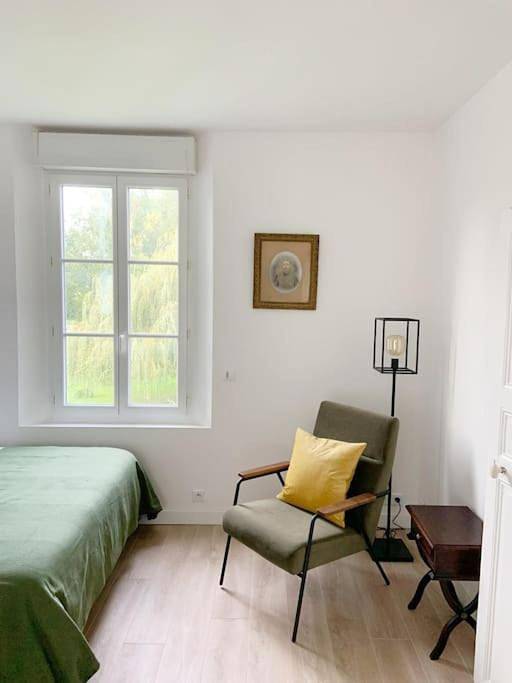 Country House - Garden - Private access to the Loir in La Chartre-sur-le-Loir, Vallée de la Loire