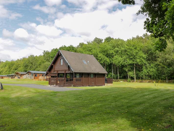 Cottage for 4 people, with hot tub and garden, with pets in Dalbeattie