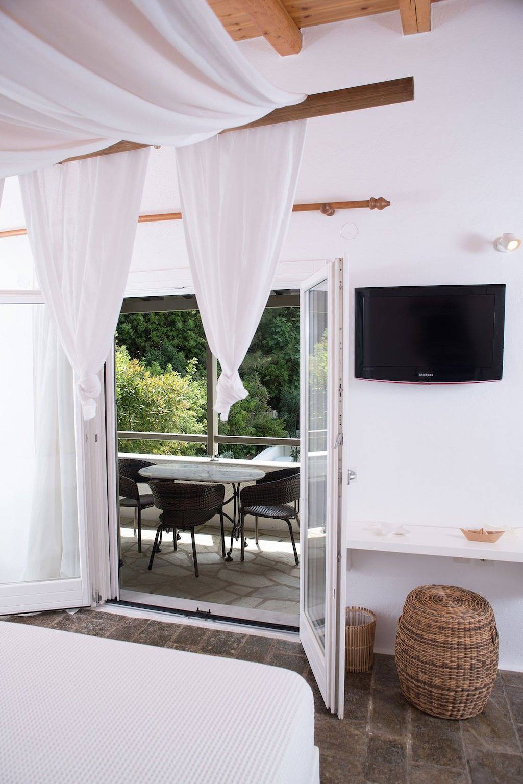 Luxury Skiathos Villa | 1 Bedroom Holiday Suite | Vromolimnos in Sporades