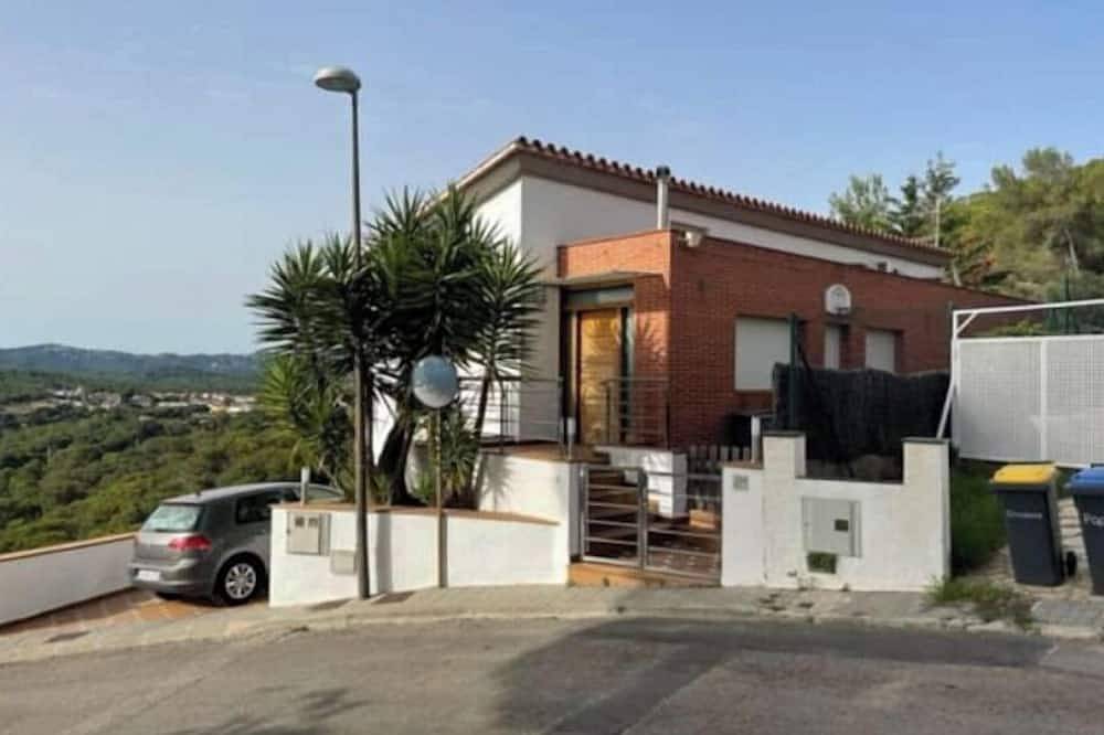 Pleasant Villa with pool for 2 families in Blanes, Costa Brava