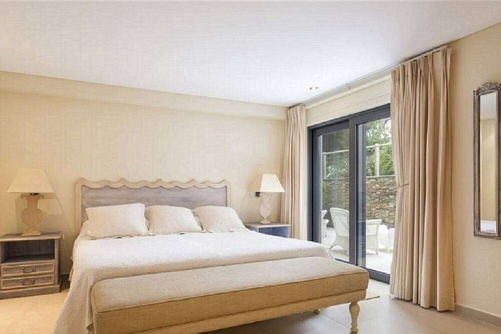 Refuge of Raposeira. in Raposeira, Vila do Bispo e Raposeira