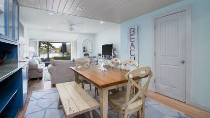 Vacation House for 8 Guests in Four Mile Village, Miramar Beach, Picture 4