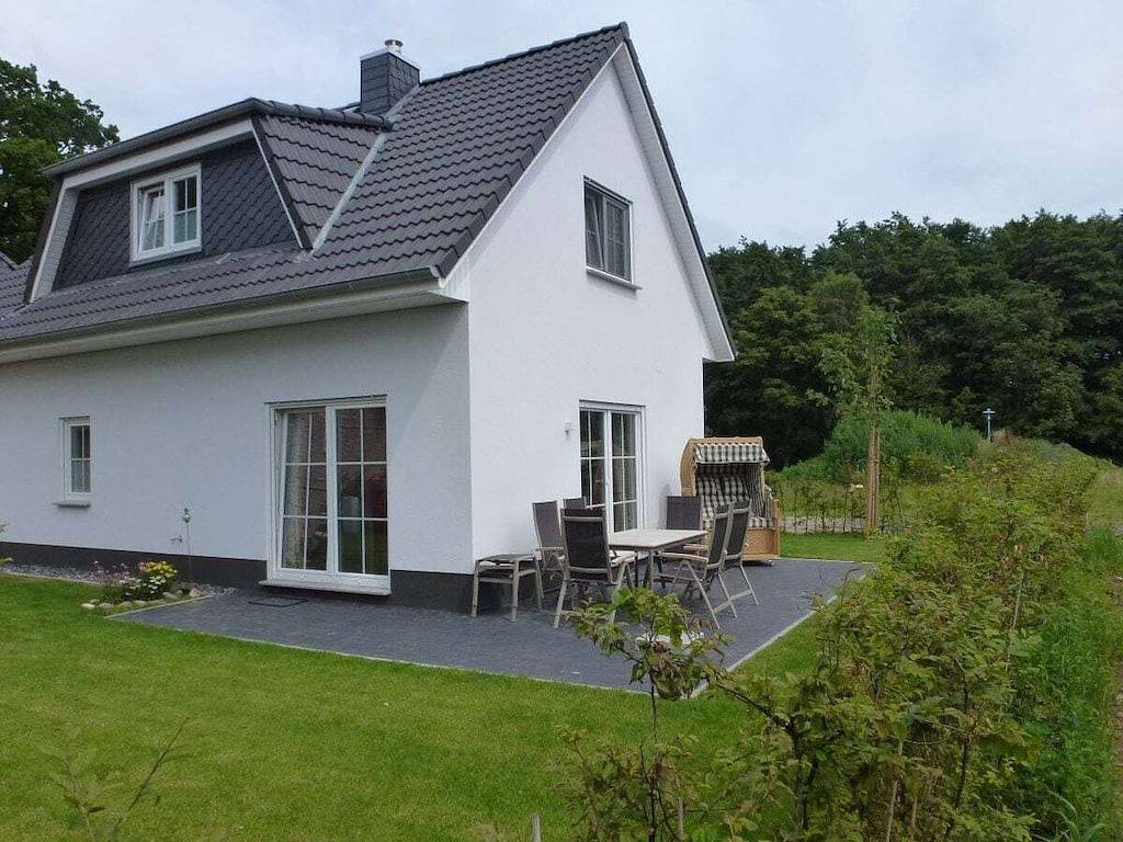 Ferienhaus in Breege mit Schwimmbecken in Breege, Rügen
