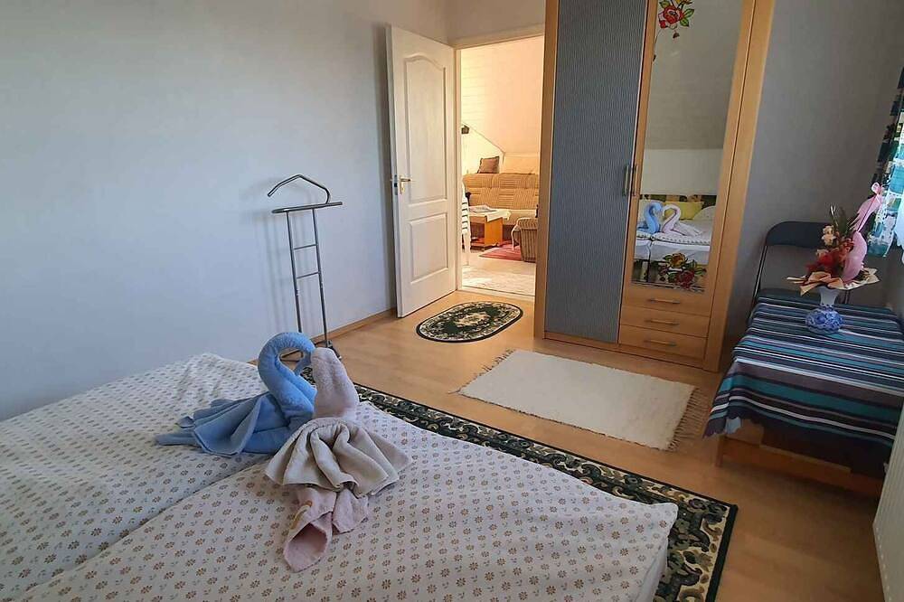 Ganze Wohnung, Ferienwohnung mit Pool, Internet und Klimaanlage in Balatonszabadi, Siófok und Umgebung