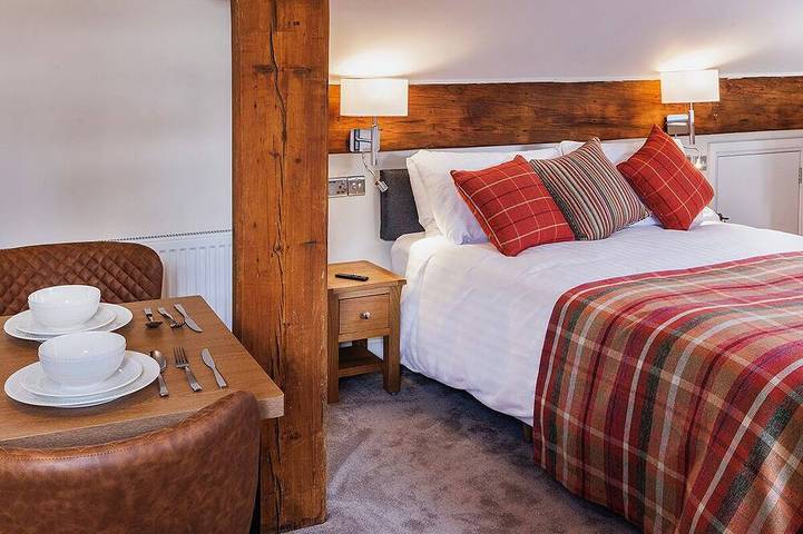 Ganze Wohnung, Located in the heart of Glossop in the High Peak, Westwood Boutique Aparthotel combines comfort with convenience. Set against the breath-taking backdrop of the Peak District. in Glossop, Derbyshire