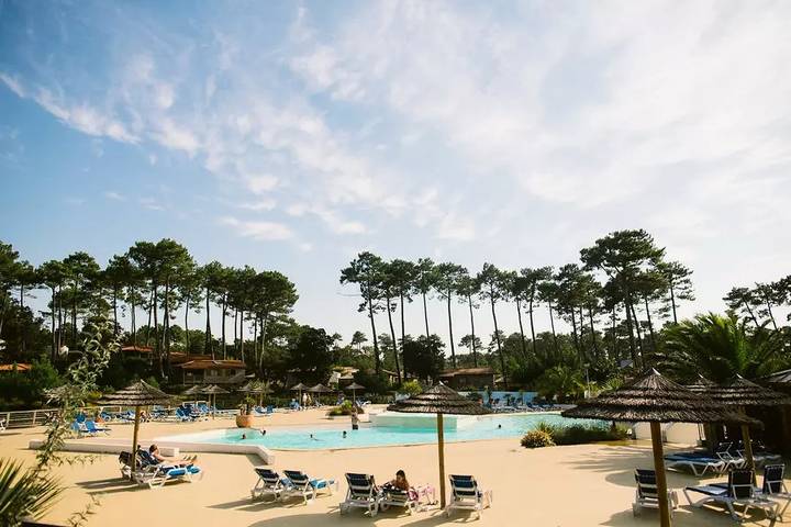 Camping pour 4 personnes, avec Piscine en Aquitaine