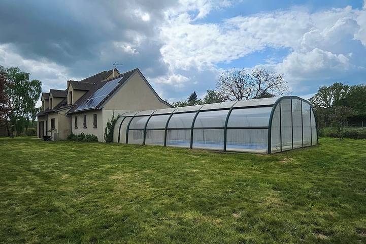 Location de vacances pour 14 personnes, avec jardin à Montigny-le-Chartif