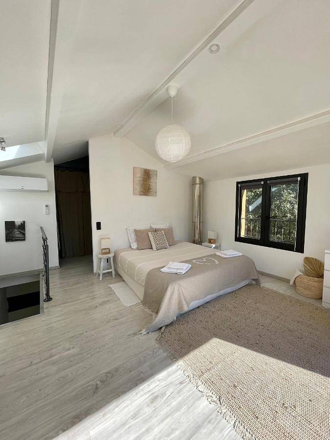 Gîte pour 4 personnes, avec jardin et piscine ainsi que vue et terrasse, animaux acceptés à Correns - 3