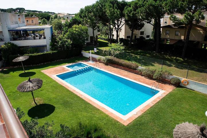 Ferienwohnung für 6 Personen, mit Pool und Garten - 1