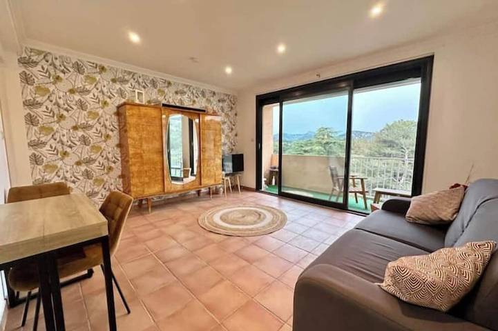 Apartamento entero, Apartment with terrace - Near Cassis & Calanques - Free parking in Carnoux-en-Provence, Costa mediterránea (Francia)