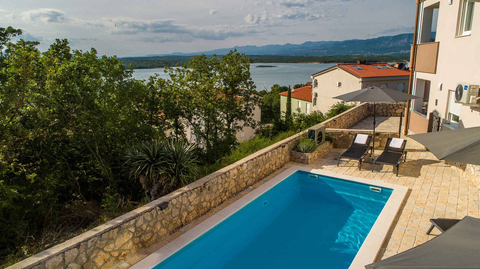 Ganze Ferienwohnung, Ferienwohnung Apartment mit beheiztem Pool  in Klimno, Krk