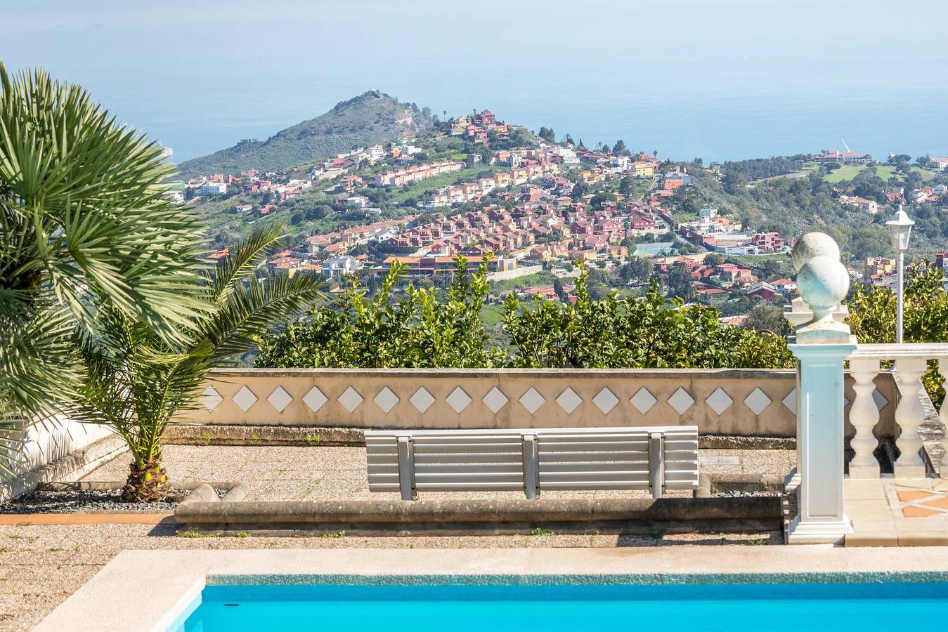 "Teresita High Views" mit Panoramablick, Privatem Pool, Wlan, Garten und Terrasse in Las Brisas, Santa Brígida