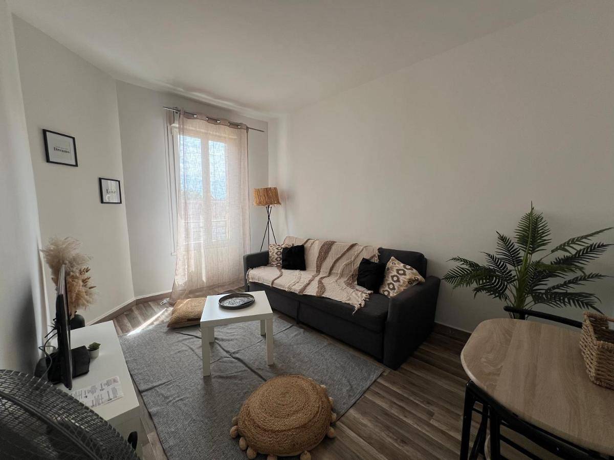 Appartement entier, Studio lumineux au bord du Canal de l'ourcq in Les Pavillons-sous-Bois, Seine-Saint-Denis