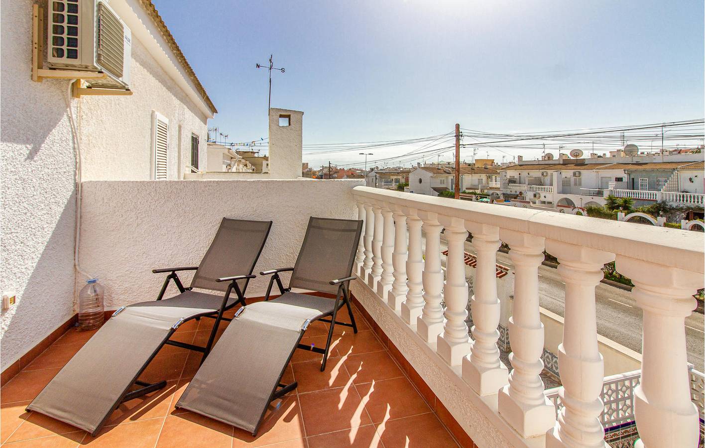 Poolterrassen-Apartment 1,5 km vom Strand entfernt in Torrevieja Centre, Torrevieja