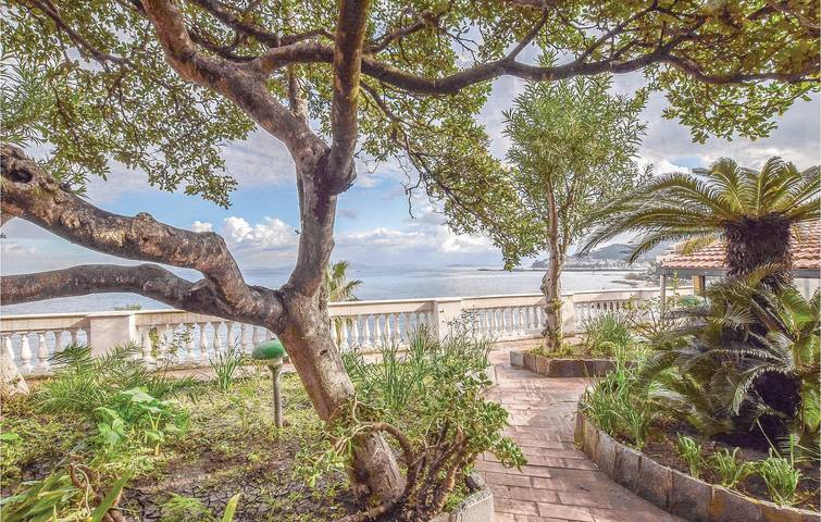 Location de vacances pour 6 personnes, avec terrasse, animaux acceptés dans Ischia - 3