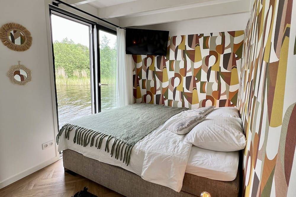 Houseboat: \"De Walvis\" with tender. 6p 4+ 2 kids in Groene Hart