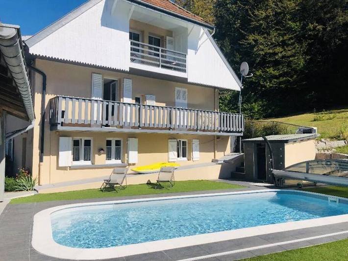 Appartement de vacances pour 5 personnes, avec jardin ainsi que vue et piscine