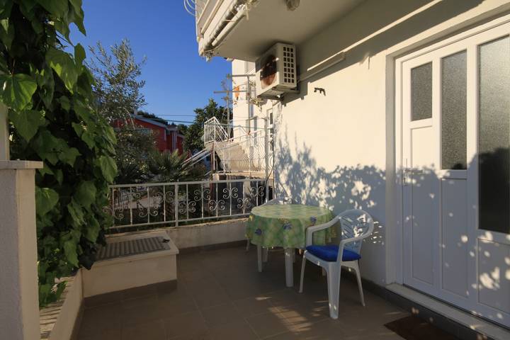 Apartament wakacyjny dla 2 osób, z balkon/ taras w Okrug Gornji