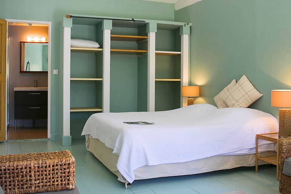 Magnificent restored farmhouse in Crillon-le-Brave with swimming pool in Crillon-le-Brave, Parc naturel régional du Mont-Ventoux