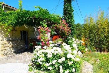 Gîte pour 4 personnes, avec jardin à Rognes