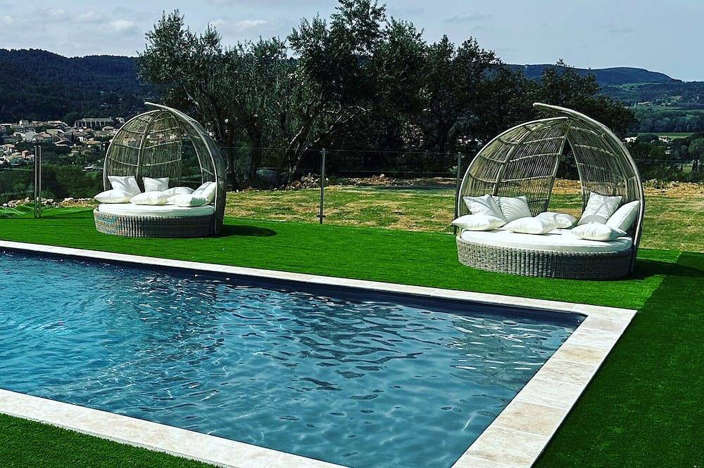 Apartamento entero, Gîte 2/4 people with swimming pool and view of the Orb valley in Cessenon-sur-Orb, Region de Béziers