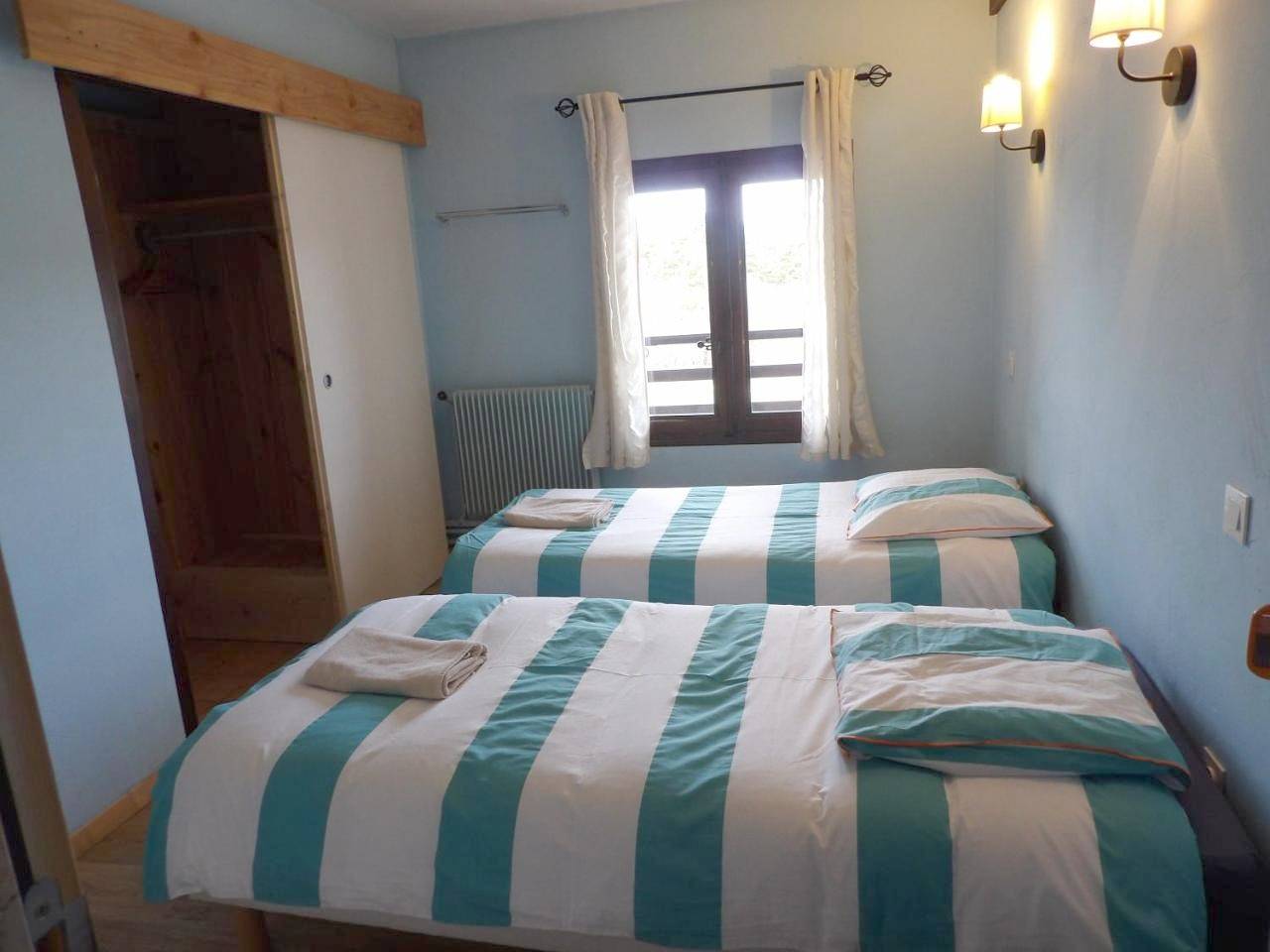 Small Double Room with Private Bathroom in Séranon, Région de Cannes