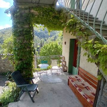 Gîte pour 6 personnes, avec jardin à Arrigas