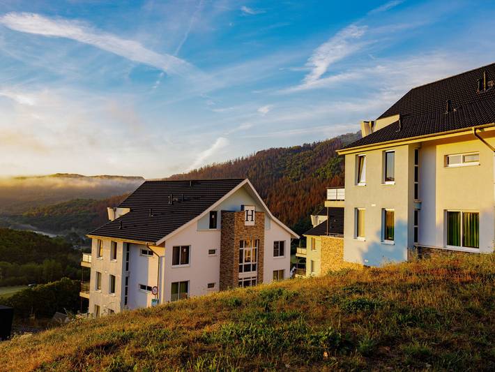 Ferienwohnung für 6 Personen, mit Balkon und Pool sowie Sauna in Heimbach
