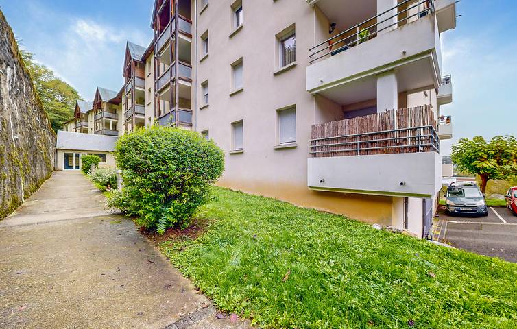 Location de vacances pour 6 personnes, avec terrasse, animaux acceptés à Bagnères-de-Bigorre