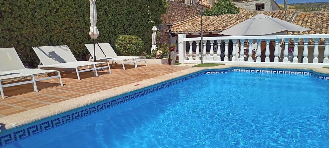 Casa de huéspuedes para 2 personas, con Terraza y Jardín además de Piscina y Vistas en Pastrana