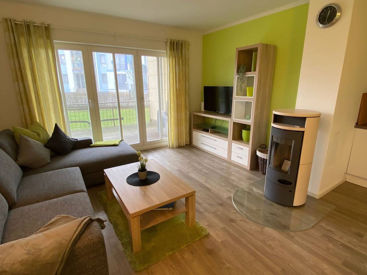 Ganze Ferienwohnung, Villa Strandvogt We 04 - Moderne Ferienwohnung mit 2 Schlafzimmern, 2 Bädern, Balkon & Nähe zum Strand in Börgerende, Börgerende-Rethwisch